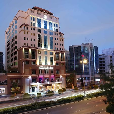 Knight Castle Hotel Dubai Exteriör bild The hotel at night