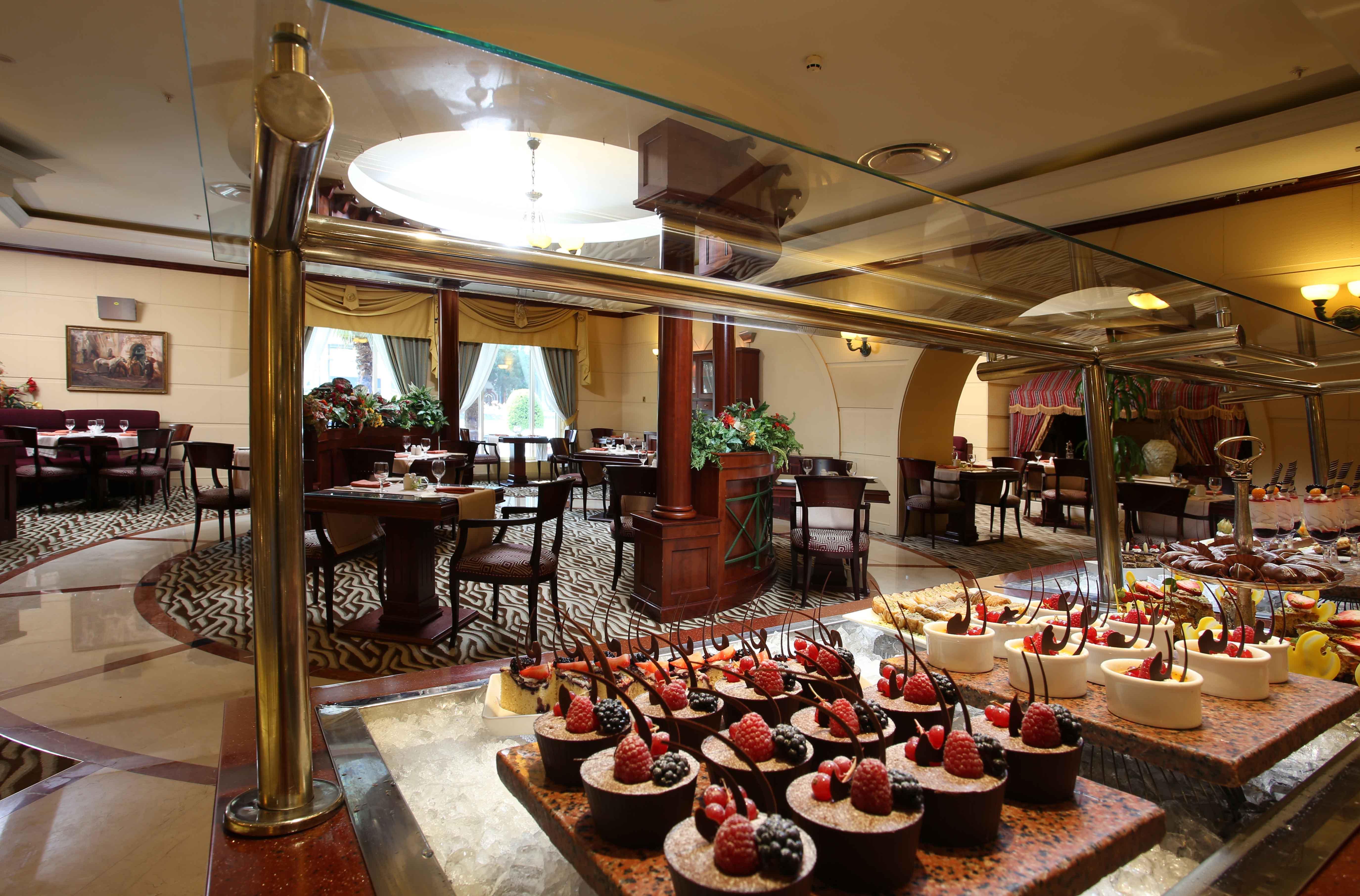 Knight Castle Hotel Dubai Exteriör bild The restaurant