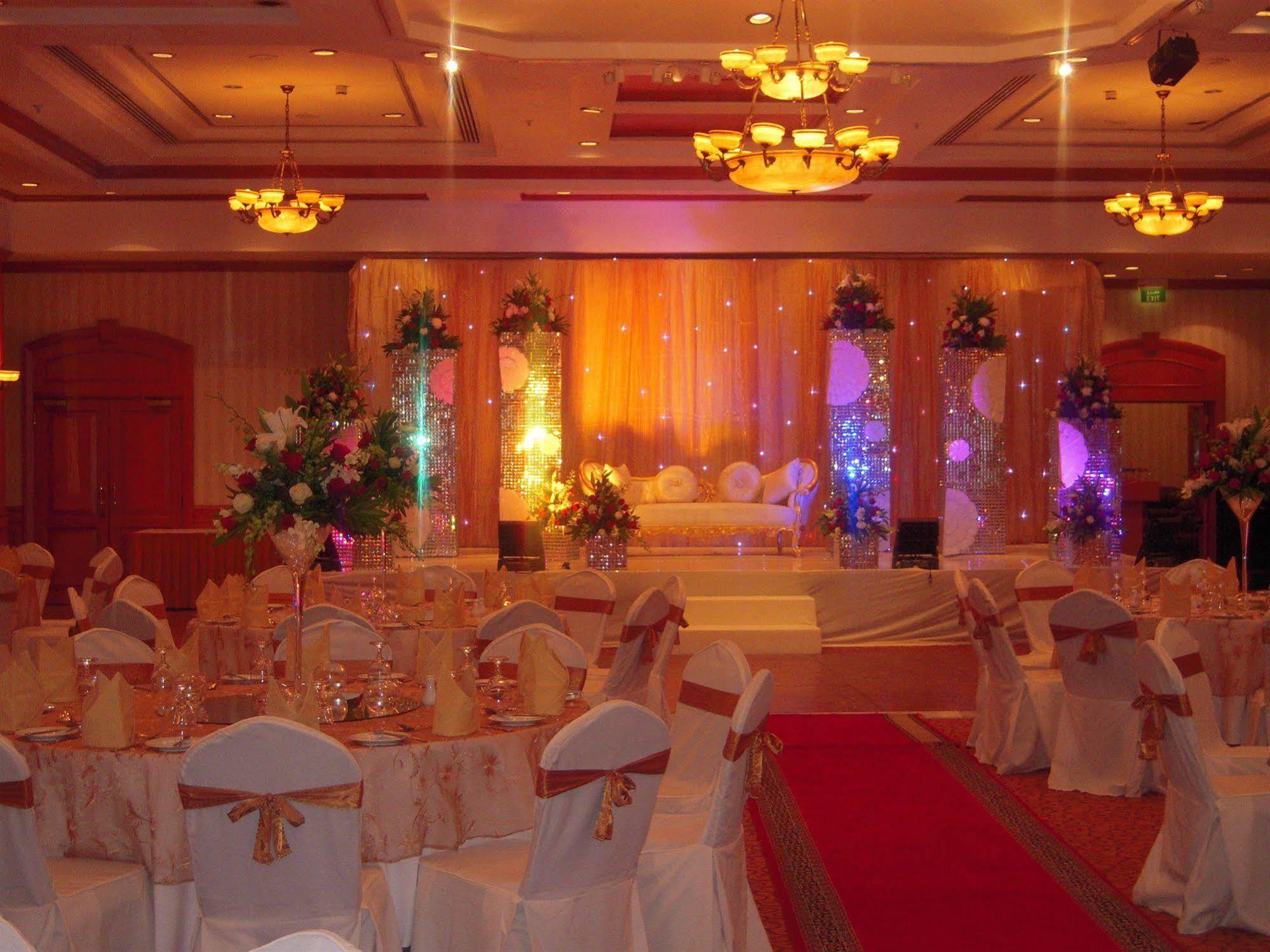 Knight Castle Hotel Dubai Exteriör bild A wedding reception at a hotel