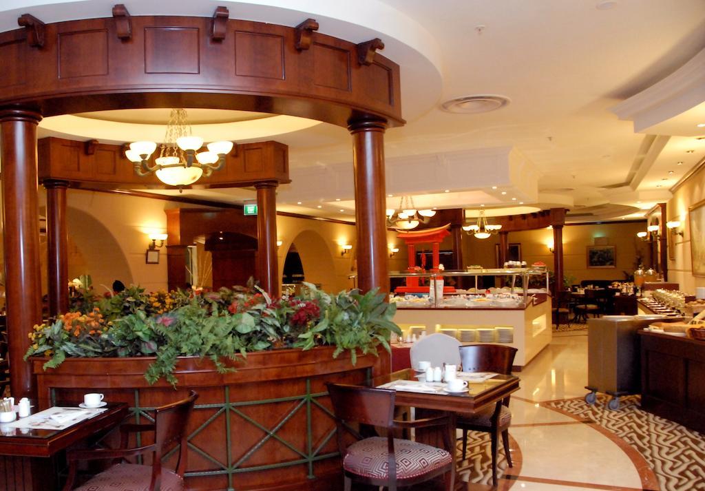 Knight Castle Hotel Dubai Exteriör bild The restaurant