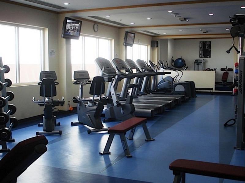 Knight Castle Hotel Dubai Exteriör bild A gym in a hotel